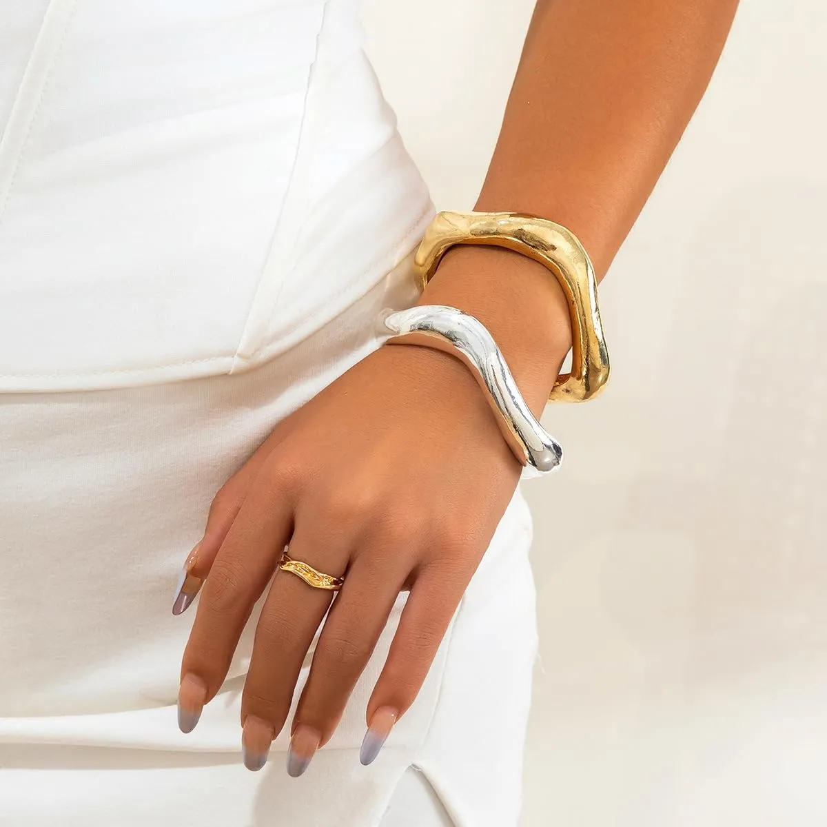 2pcs Gold Bangle Bracelets for Women Chunky Gold Silver Bangle Cuff Bracelet Stack Trendy Bangle Arm Cuff Set