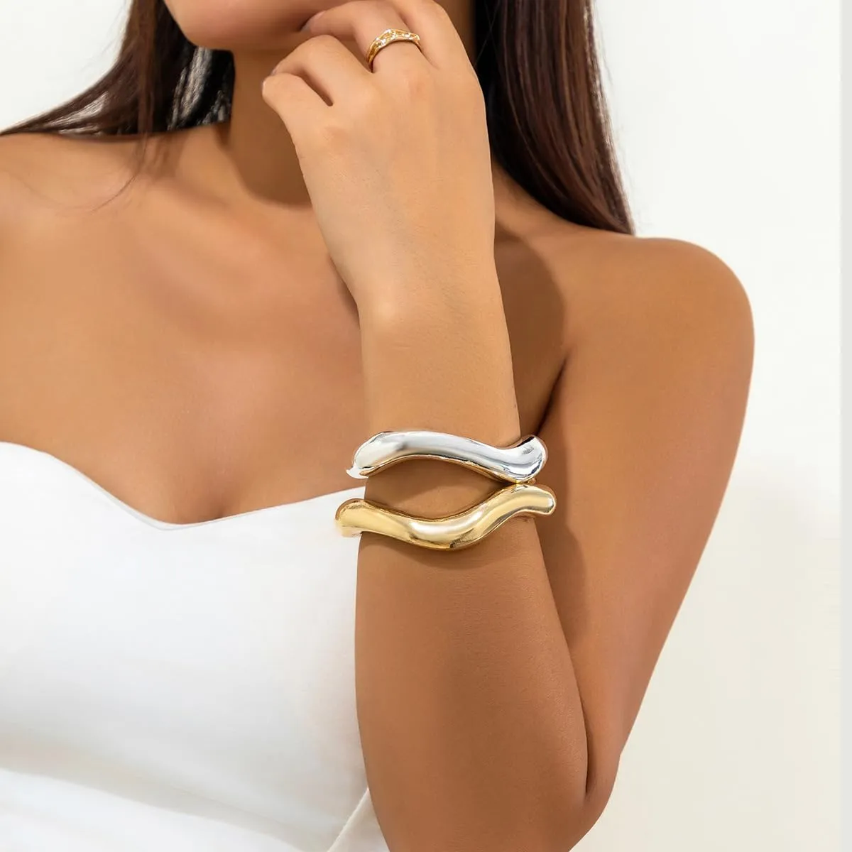 2pcs Gold Bangle Bracelets for Women Chunky Gold Silver Bangle Cuff Bracelet Stack Trendy Bangle Arm Cuff Set