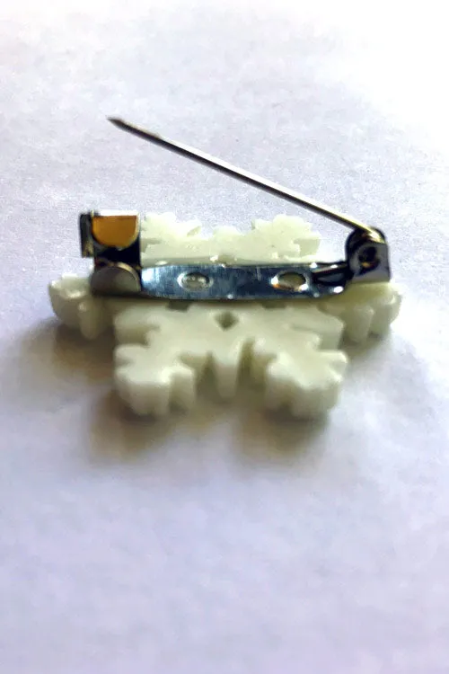Kitty Deluxe Broochlette Mini Brooch in Haunted House