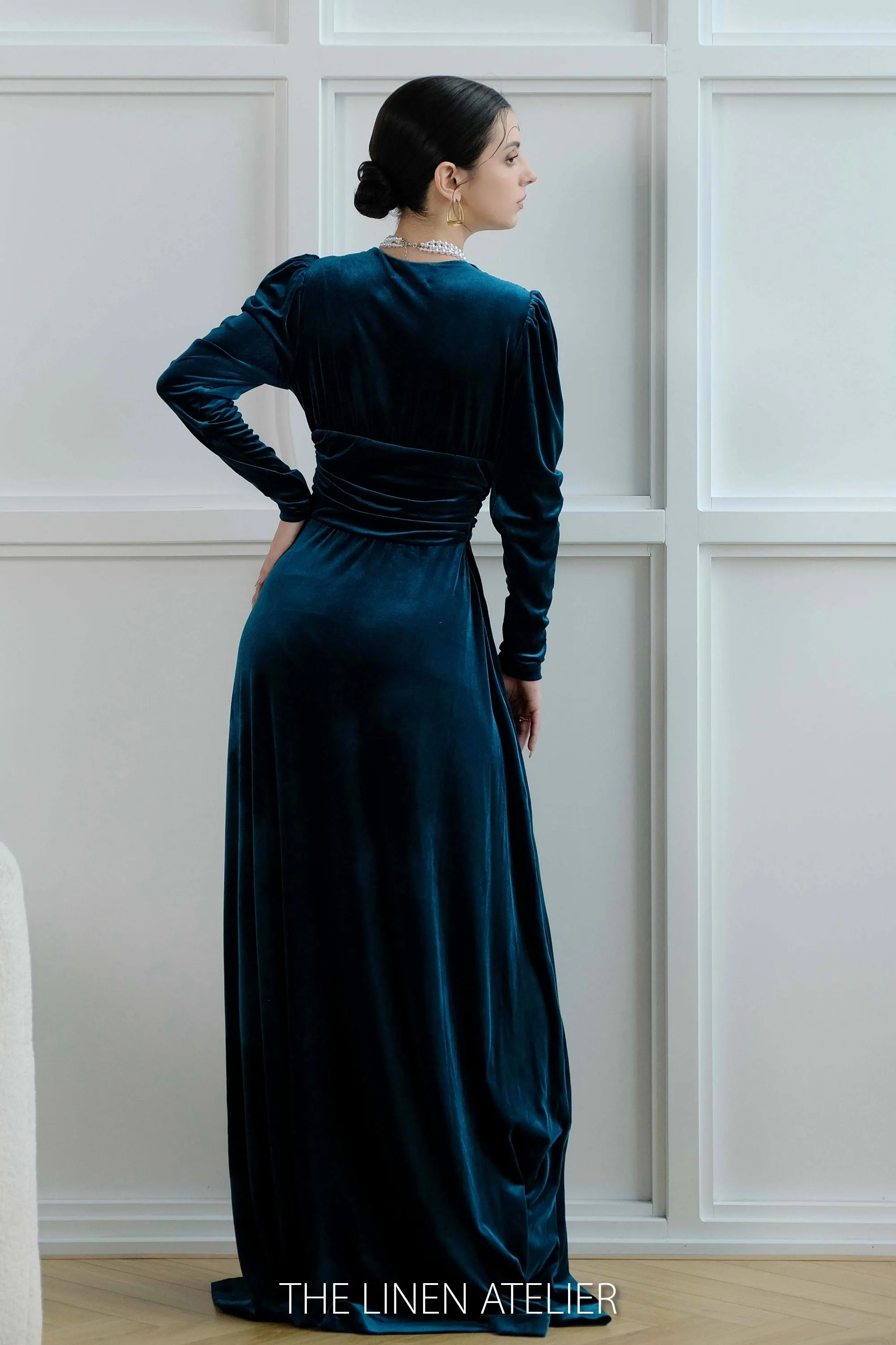 SHERRY V-neck Long Sleeves Velvet Dress
