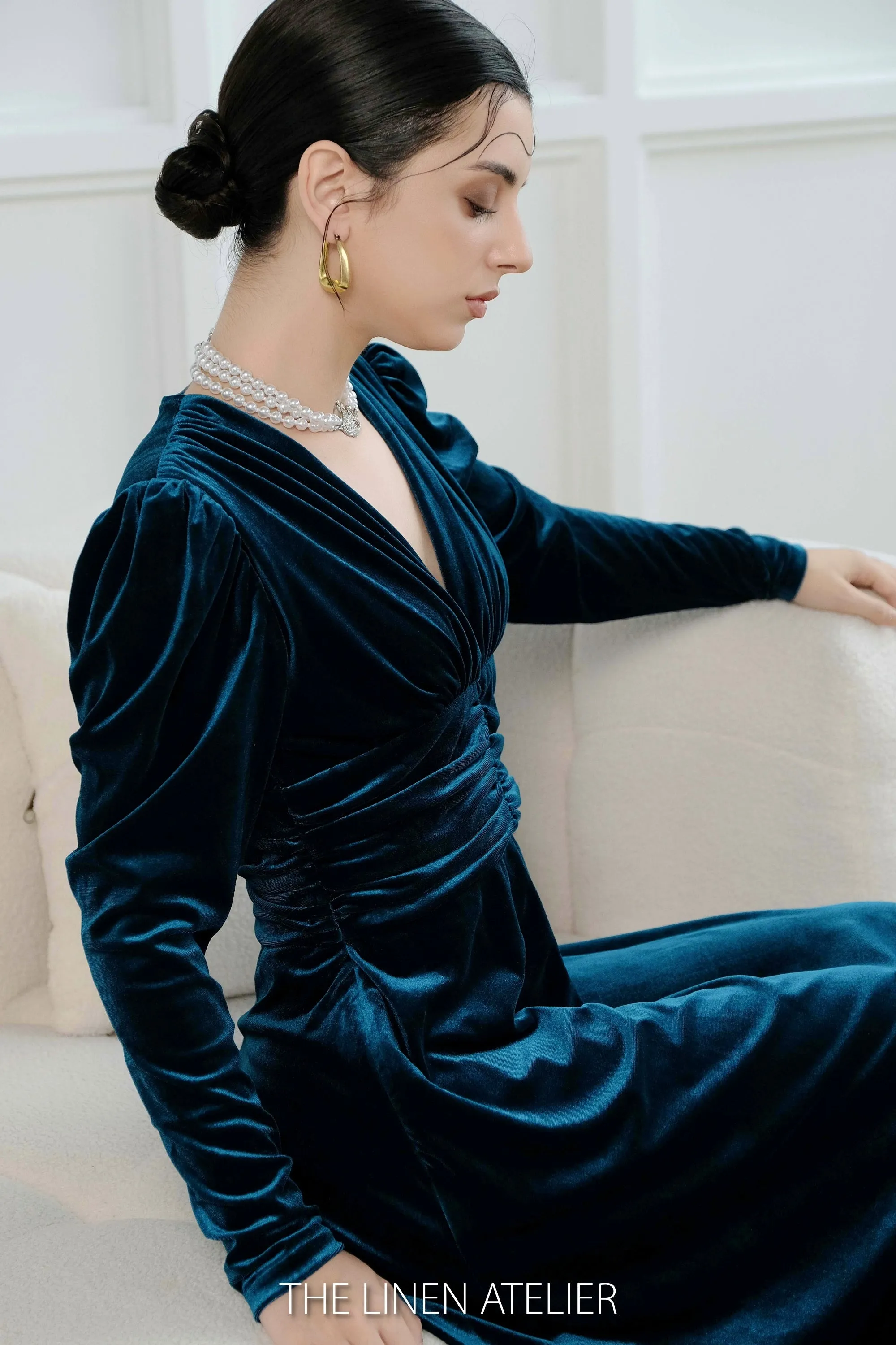 SHERRY V-neck Long Sleeves Velvet Dress